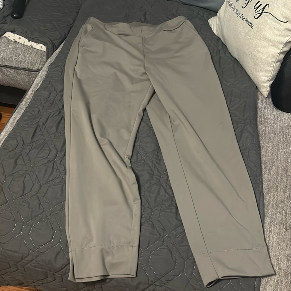 Ava and Grace pants with pockets in gray size medium